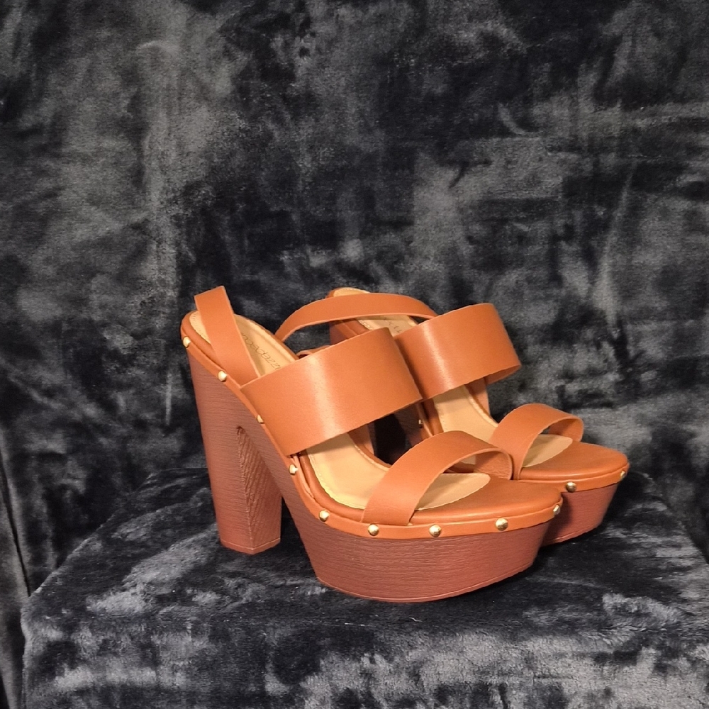 Shoe Dazzle Tan Platform Heeled Sandals